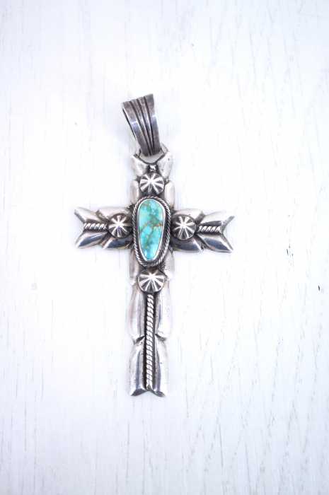 NAVAJO（ナバホ） ERICK BEGAY 作 ブルーターコイズ シルバークロスペンダントトップ メンズ アクセサリー