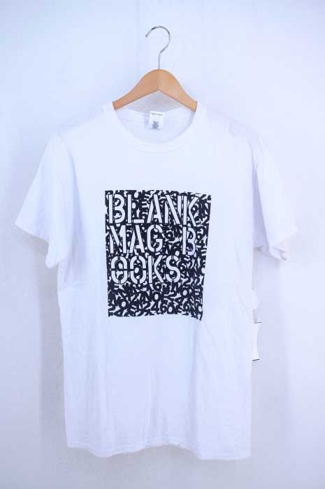BLANK MAG BOOKS（ブランクマグブック） ロゴプリントクルーネックTee メンズ トップス