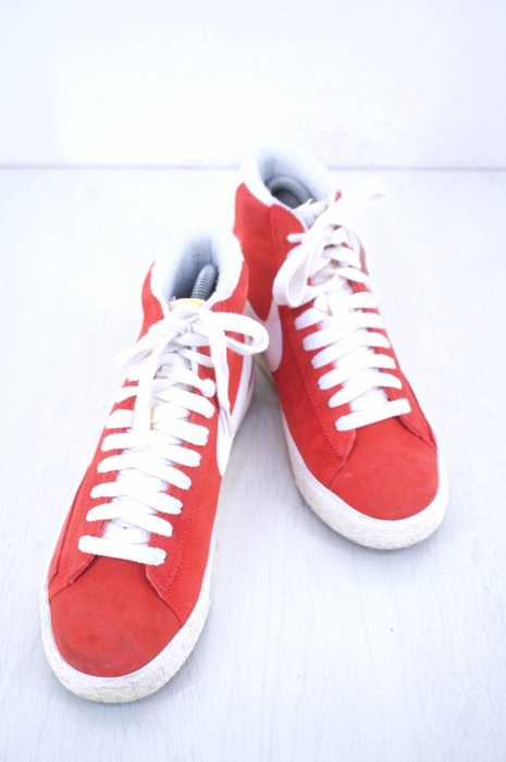 NIKE （ナイキ） BLAZER MID SUEDE VNTG レディース シューズ