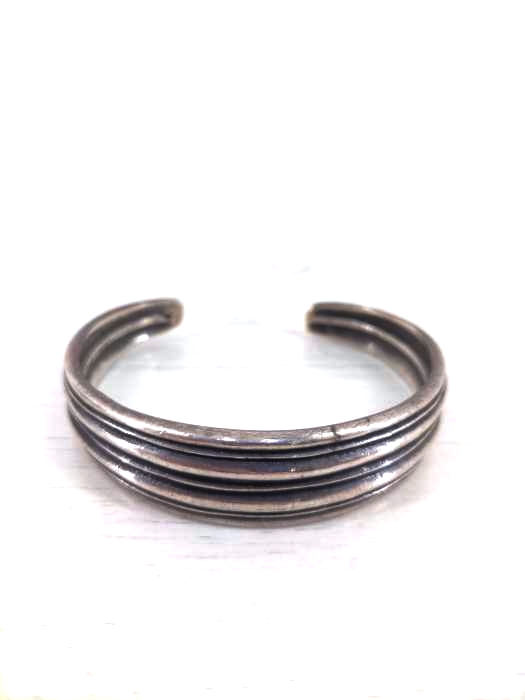 TOUL HOAT（トゥールホート） Furrows Cuff シルバーバングル メンズ アクセサリー