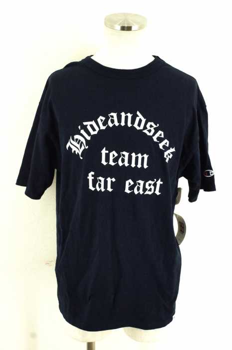 Champion ×　HideandSeek　（チャンピオン×ハイドアンドシーク） TEAM FAR EAST プリントTシャツ メンズ トップス