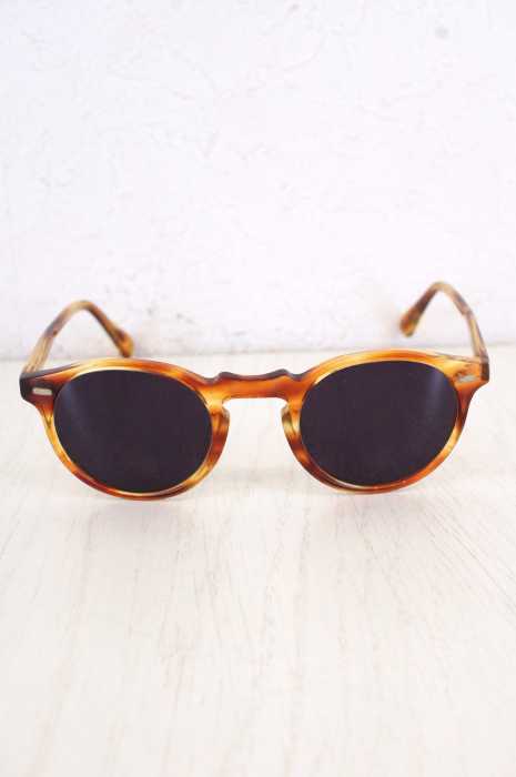 OLIVER PEOPLES(オリバーピープルズ) GREGORY PECK 鼈甲柄スモークレンズサングラス メンズ ファッション雑貨