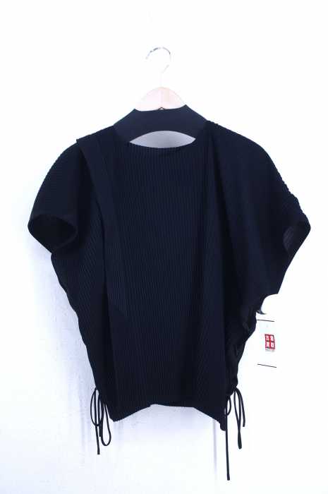 ISSEY MIYAKE（イッセイミヤケ） サイドレースアッププリーツ加工トップス レディース トップス
