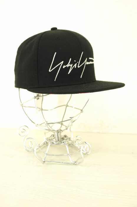 Yohji Yamamoto POUR HOMME × NEW ERA（ヨウジヤマモトプールオムニューエラ） 5950 YY LOGO UV PRONT　スカルローズプリントロゴキャップ メンズ 帽子