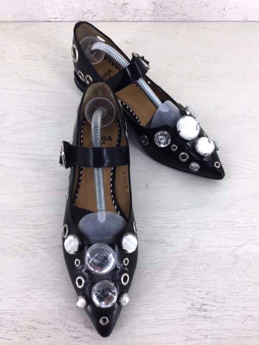 TOGA PULLA（トーガプルラ） メタルバックルパンプス レディース シューズ