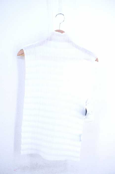 ISSEY MIYAKE（イッセイミヤケ） 波プリーツパイル変形ノースリーブトップス レディース トップス