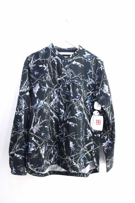 WHITE MOUNTAINEERING（ホワイトマウンテニアリング） FOREST CAMOUFLAGE PRINTED TWILL STAND COLLAR SHIRT メンズ トップス