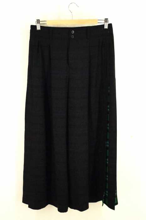 ISSEY MIYAKE（イッセイミヤケ） ボーダー柄2タックスカーチョ　パンツ レディース パンツ