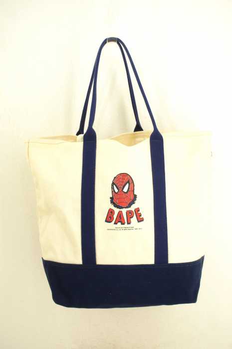 A BATHING APE × MARVEL COMICS(アベイシングエイプ　マーベル) キャンバス地プリント メンズ バッグ