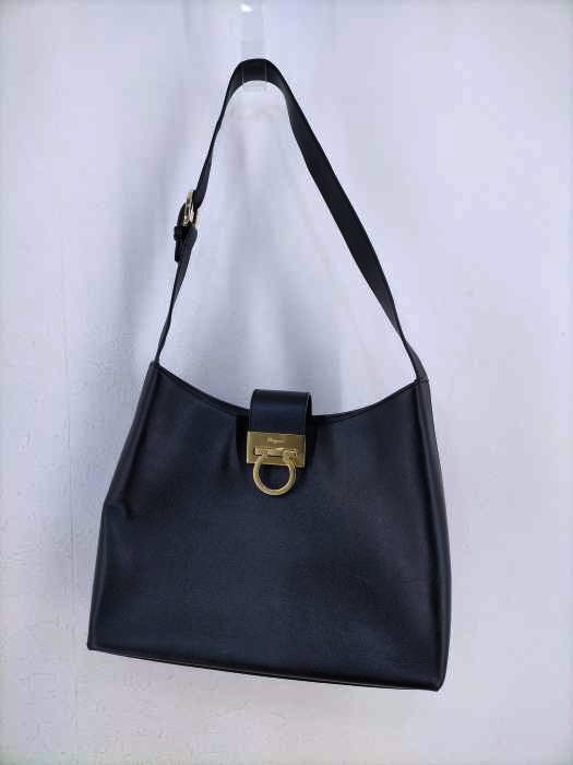 Salvatore Ferragamo（サルヴァトーレフェラガモ） ガンチーニ ショルダーバッグ レディース バッグ