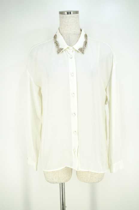 chambre de charme (シャンブルドゥシャーム) ビジュー装飾シフォンシャツ レディース トップス