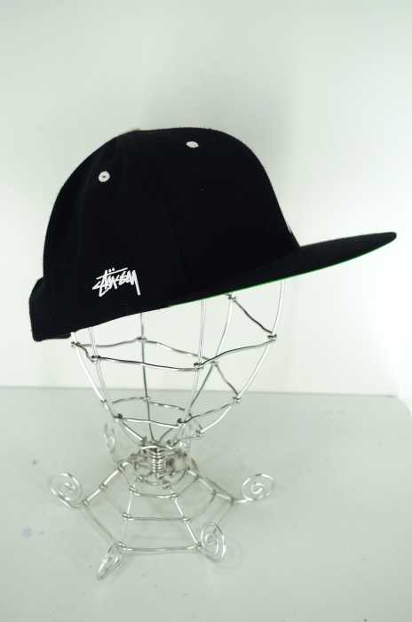 STUSSY （ステューシー） シシュウ入りスナップバック　キャップ メンズ 帽子