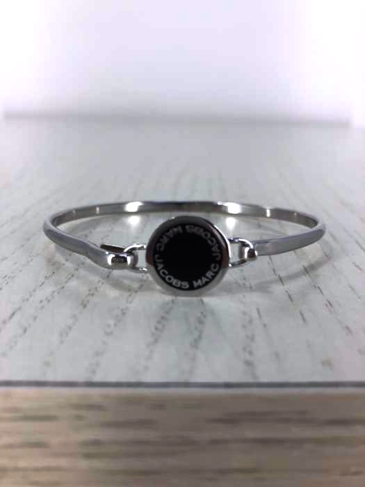 Marc by Marc Jacobs(マークバイマークジェイコブス) ブランドロゴバングル レディース アクセサリー