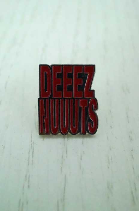 Supreme （シュプリーム） DEEEZ NUUUTS ピンズ メンズ ファッション雑貨