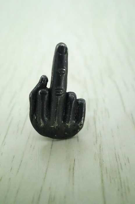 Supreme （シュプリーム） Middle Finger ピンズ メンズ ファッション雑貨