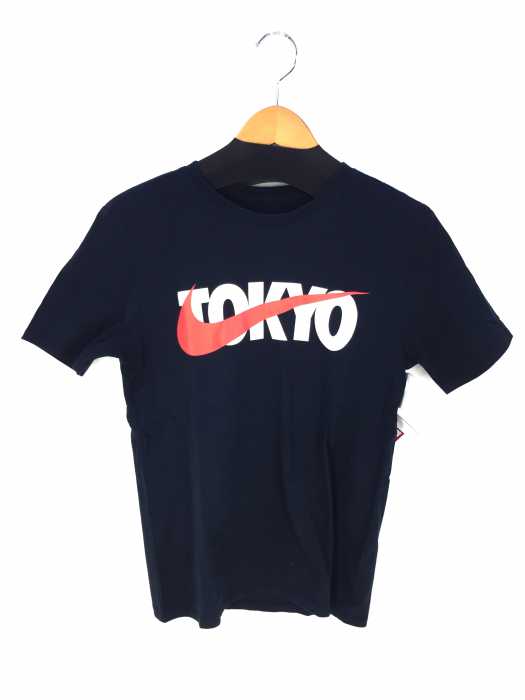 NIKE (ナイキ) TOKYO SWOOSH PRINT TEE トウキョウ スウッシュ プリント メンズ トップス