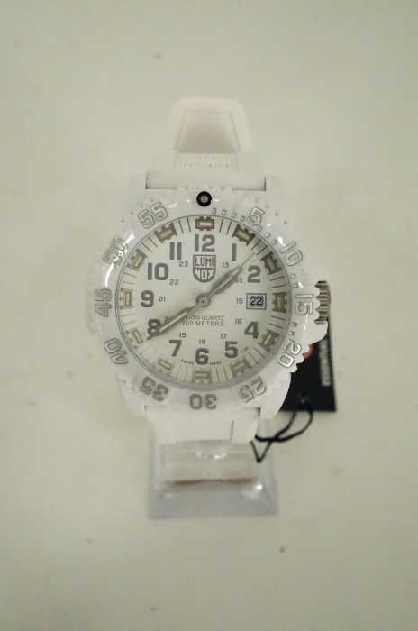 LUMINOX (ルミノックス) ネイビーシールズホワイトアウト腕時計3050/3950 メンズ ファッション雑貨