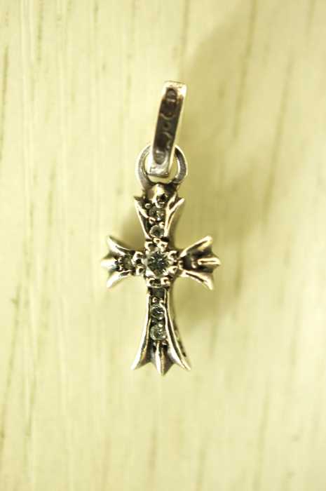 CHROME HEARTS（クロムハーツ） ベビーファットクロスパヴェダイヤチャーム メンズ アクセサリー
