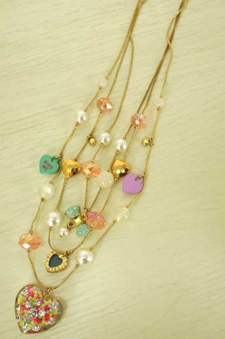 Betsey Johnson(ベツィジョンソン) ハートチャーム3連ネックレス レディース アクセサリー
