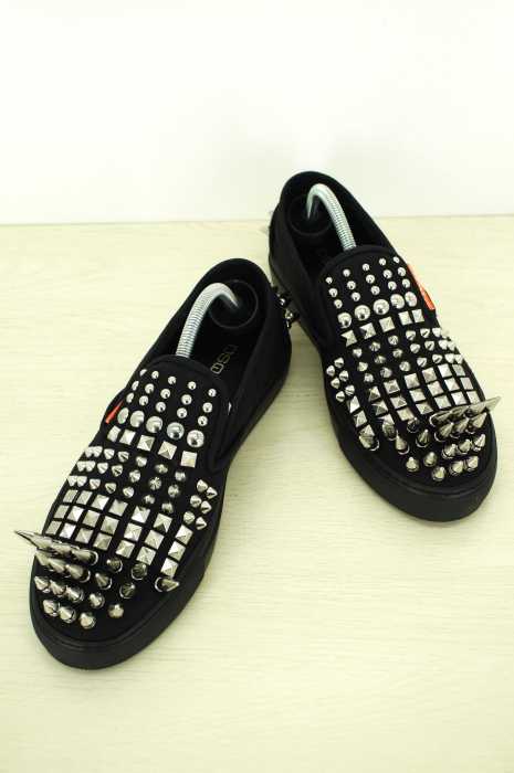 DSQUARED2 (ディースクエアード) spike studded sneakerスタッズキャンバススリッポンスニーカー メンズ シューズ