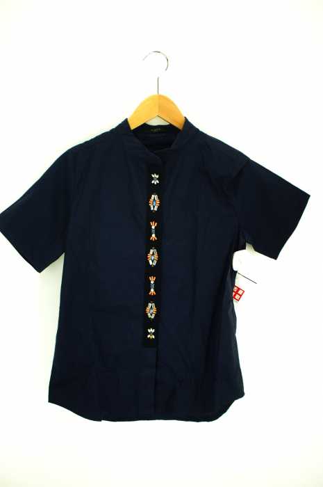 VINCA TOKYO（ヴィンカトーキョー） ビジュー付きバンドカラーシャツ レディース トップス