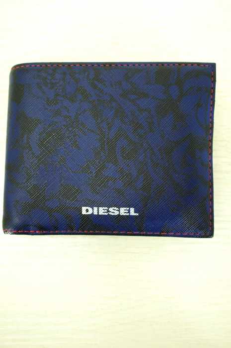 DIESEL （ディーゼル） 総柄 二つ折り財布 メンズ アクセサリー
