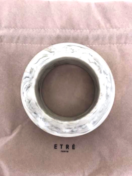 ETRE TOKYO(エトレトウキョウ) スカルプチャーバングル オフホワイト レディース アクセサリー