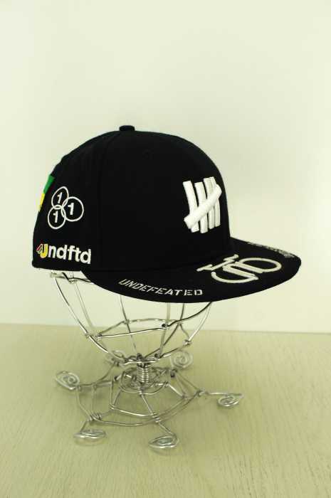 NEW ERA×UNDEFEATED （ニューエラ×アンディフィーテッド） アルカンシェル刺繍入りベースボールキャップ 帽子 メンズ 帽子