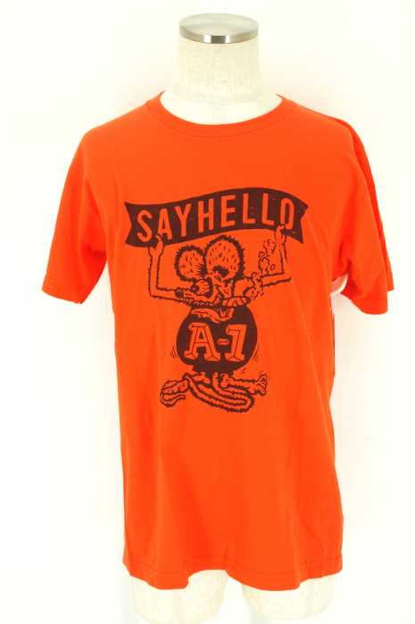 m.v.p (エムブイピー) SAY HELLOプリント入り半袖Tシャツ メンズ トップス