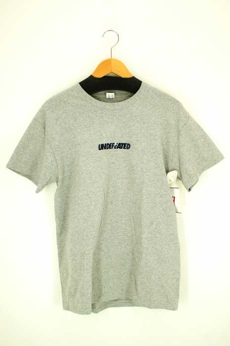 UNDEFEATED (アンディフィーテッド) ロゴ コットンTシャツ メンズ トップス