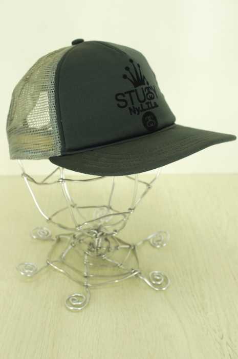 STUSSY (ステューシー) ロゴプリント入りトラッカーメッシュキャップ メンズ 帽子
