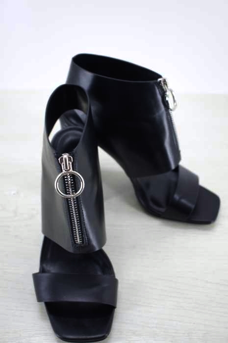 CHARLES & KEITH（チャールズキース） フロントリングジップデザインサンダル レディース シューズ