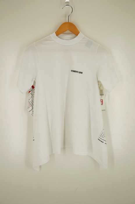 VETEMENTS（ヴェトモン） OPEN BACK T-SHIRT  カレンダー柄オープンバックカットソー レディース トップス