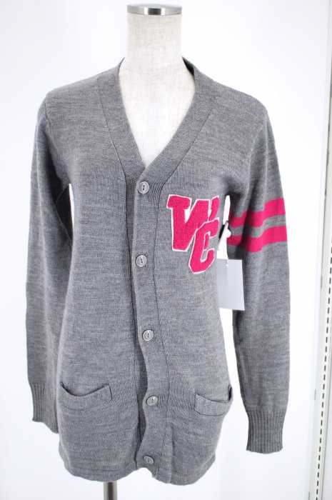 wc （ダブルシー） WCロゴワッペンカーディガン レディース トップス