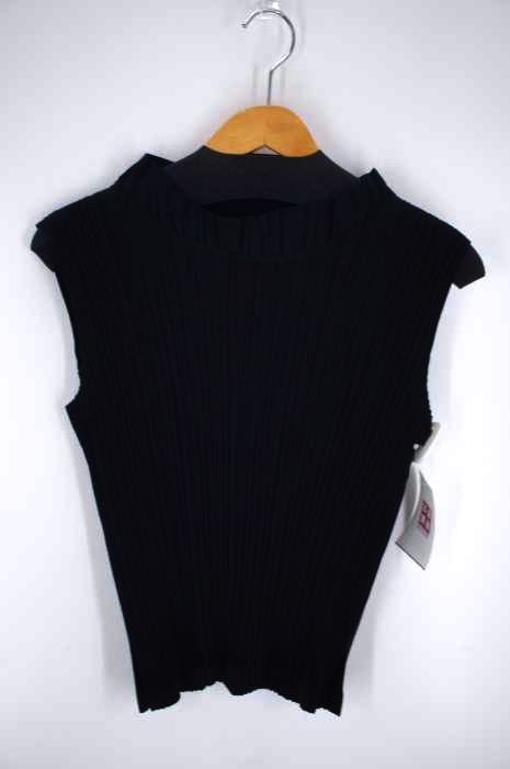 ISSEY MIYAKE WHITE LABEL（イッセイミヤケ） プリーツノースリーブカットソー レディース トップス