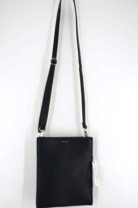 shiki tokyo（シキトウキョウ） logo square shoulder bag メンズ バッグ