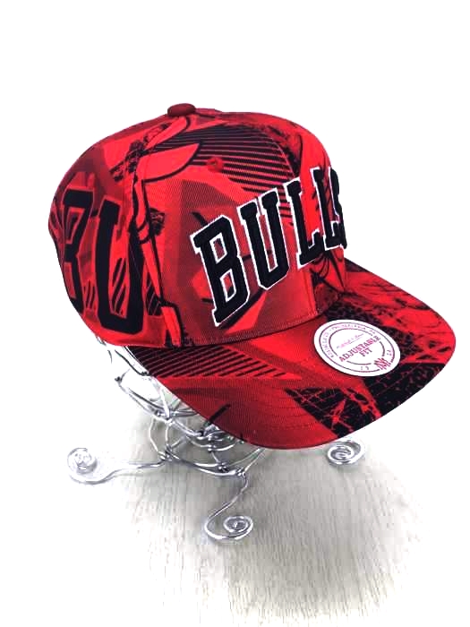 mitchell&ness（ミッチェルアンドネス） BULLSロゴ刺繍キャップ メンズ 帽子