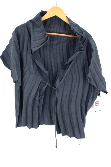 me ISSEY MIYAKE(ミー イッセイミヤケ) WAVE PLEATS レディース アウター