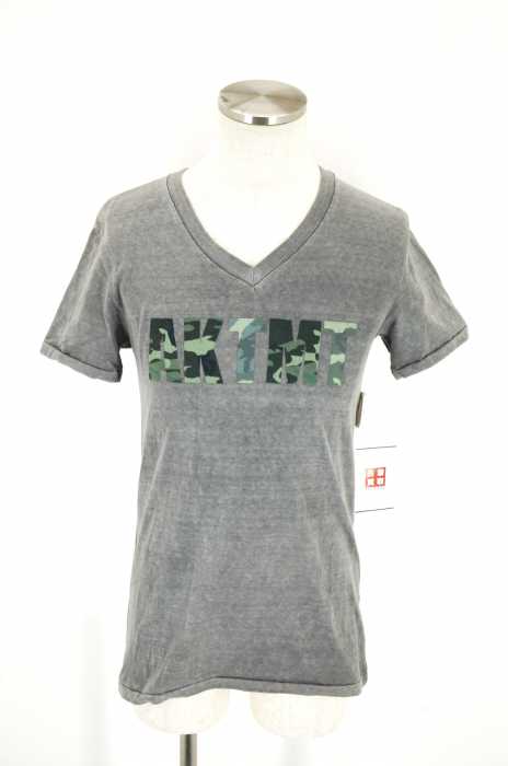 AKM × TMT（エーケーエム　ティーエムティー） AKTMT　迷彩ロゴVネックTシャツ メンズ トップス