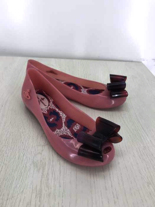 Vivienne Westwood ANGLOMANIA(ヴィヴィアンウエストウッド アングロマニア) オープントゥラバーリボンパンプス レディース シューズ