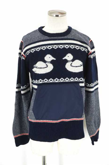 KOE × THOM BROWNE (コエ × トム ブラウン) DUCK CREWNECK SWEATER ダッククルーネックセーター メンズ トップス