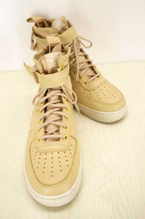 NIKE （ナイキ） MUSHROOM/MUSHROOM-LIGHT BONE メンズ シューズ