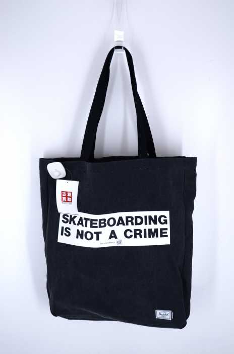 Herschel supply×SANTA CRUZ（ハーシェル サンタクルーズ） SKATEBOADING IS NOT A CRIME プリントトートバッグ メンズ バッグ