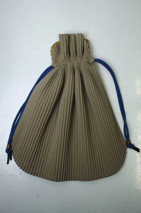 ISSEY MIYAKE (イッセイミヤケ) プリーツバッグ レディース ファッション雑貨