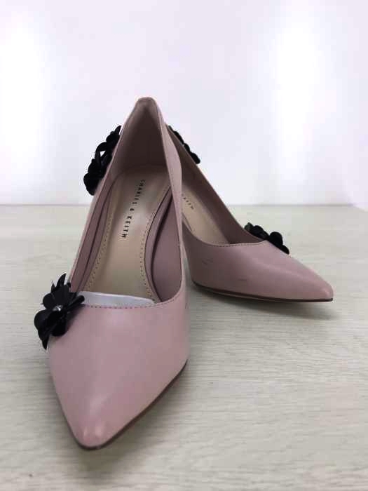 CHARLES & KEITH（チャールズキース） フラワーデザインハイヒール レディース シューズ