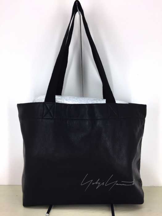 Yohji Yamamoto（ヨウジヤマモト） 青山店 シグネチャーロゴプリントカウレザートートバッグ メンズ バッグ