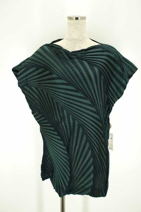 ISSEY MIYAKE（イッセイミヤケ） シワ加工伸縮プルオーバー レディース トップス