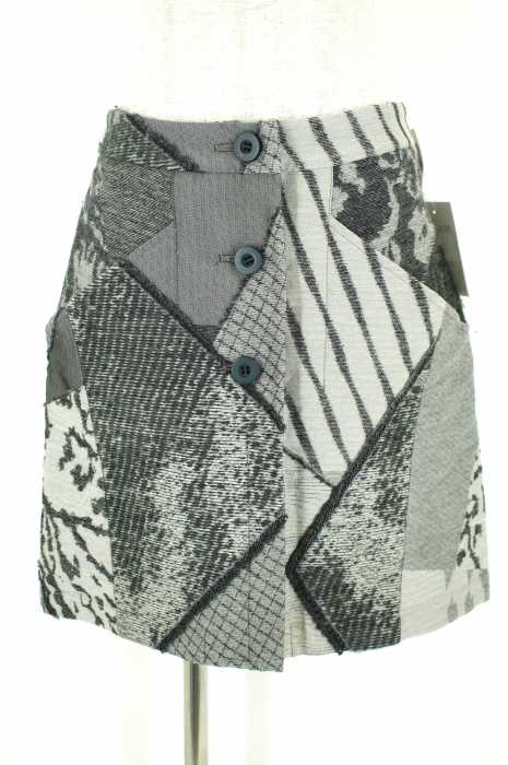 ISSEY MIYAKE（イッセイミヤケ） 総柄ボタンウールスカート レディース スカート