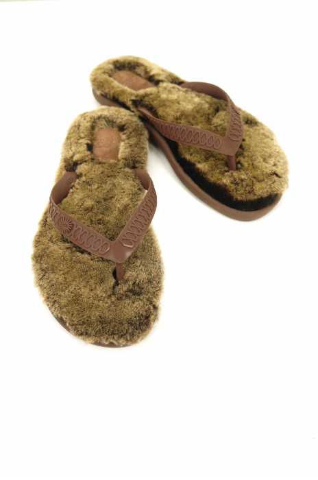 UGG （アグ） W FLUFIE  フラッフィー  ボアビーチサンダル レディース シューズ