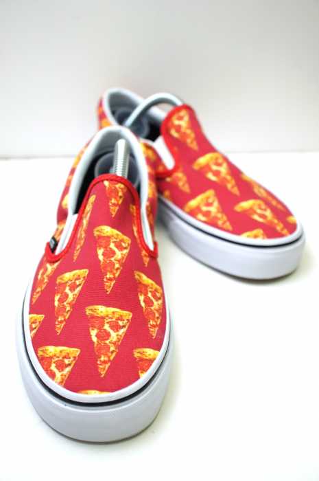 VANS （バンズ） 「Classic Slip-On」Pizza柄スリッポン シューズ レディース シューズ